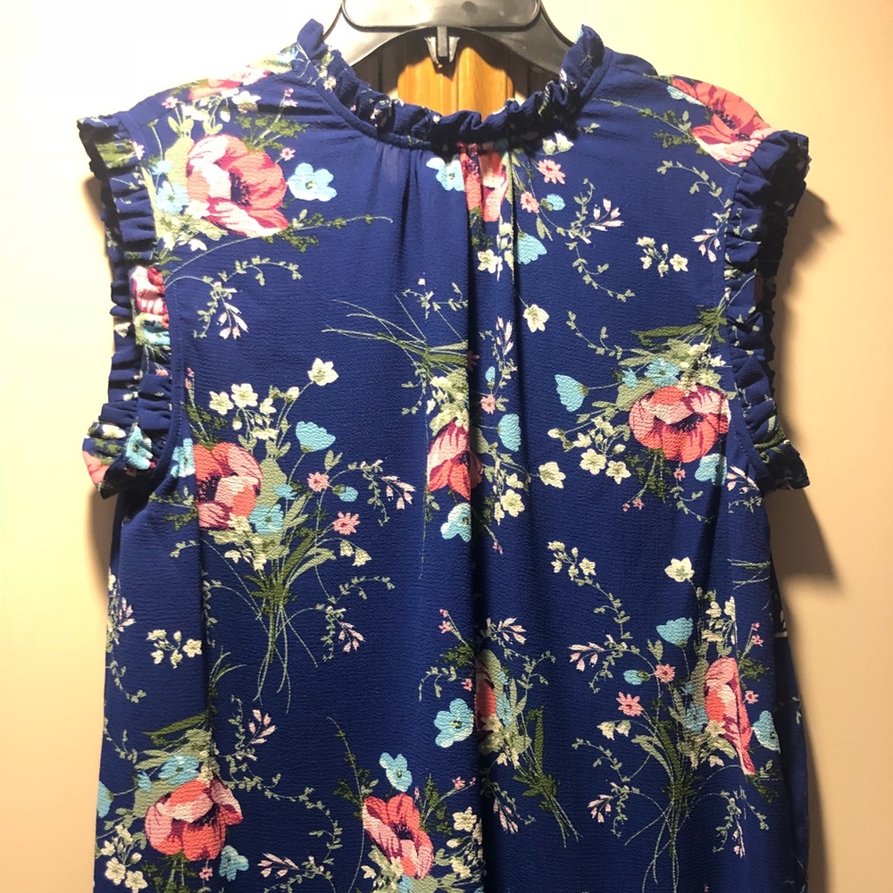 WAYF floral shirt size small